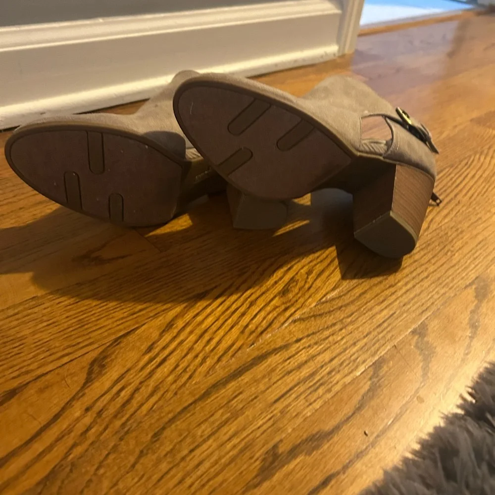 Fergie boots size 9- excellent condition!